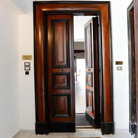 Apartament Pessina 90 *