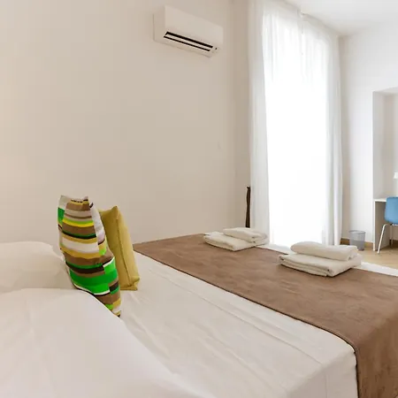 Pessina 90 Apartament *